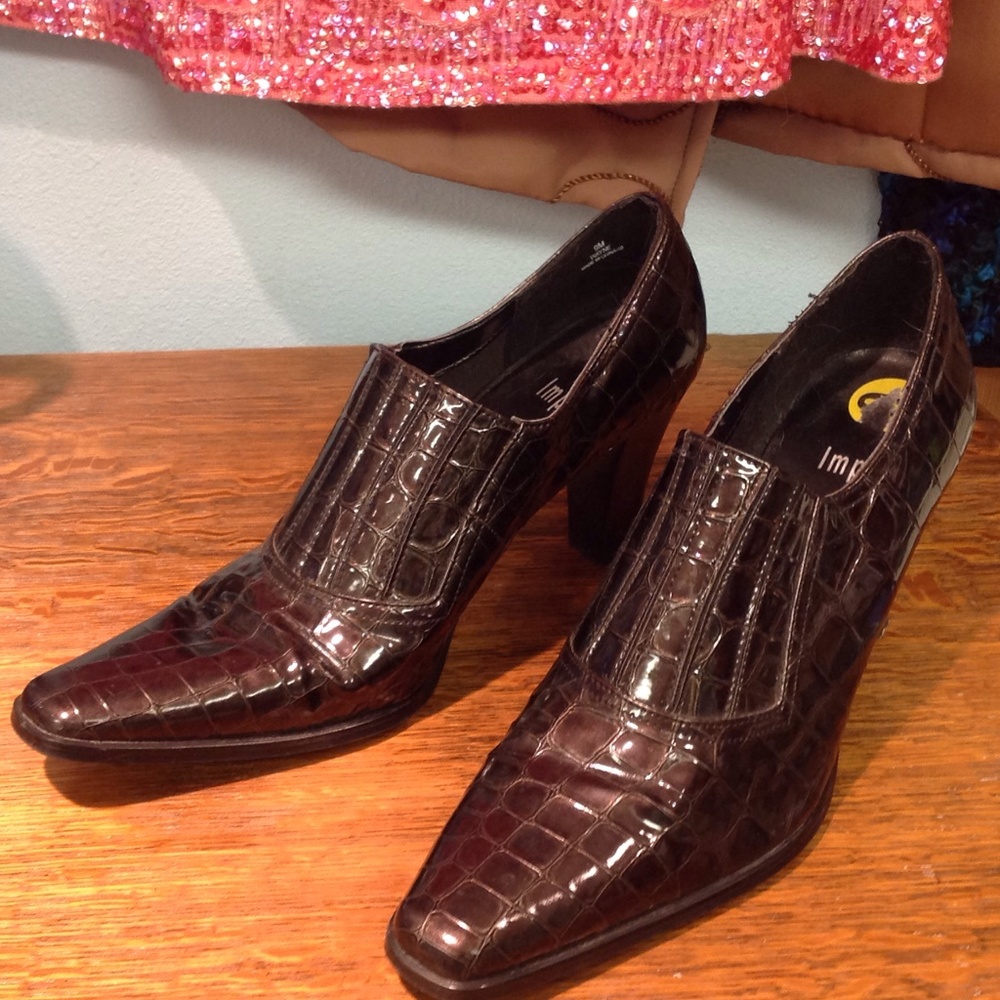 Impo size 9 dark brown croc embossed booties Euc